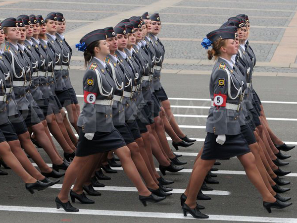 Terlalu Seksi, Rusia Larang Polisi Wanita Pakai Rok Mini!